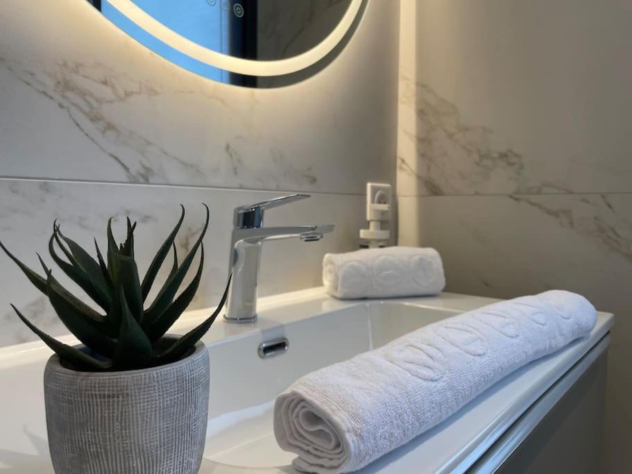 Apartament Le Mont-Veyrier, Parking Et Vue Annecy Zewnętrze zdjęcie